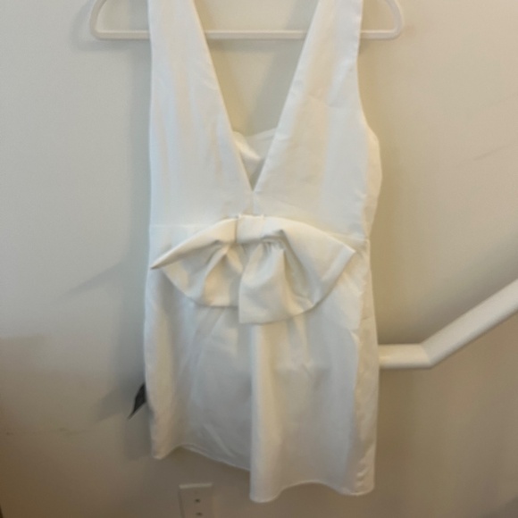 Lulus | NWT White Mini Dress with Bow Detail in Back | Size Large - Picture 4 of 4